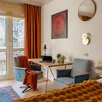 Unique With Place For Remote Work In The Center By Renters Βαρσοβία